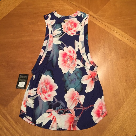 Body Glove Active Relaxed Fit Muscle Tank - Picture 6 of 6